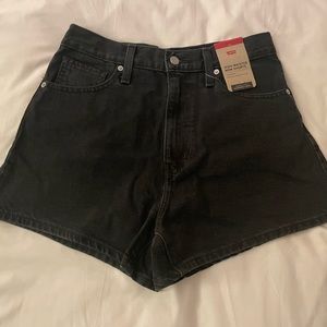 Levi’s Shorts Black Size 28 High Waist NWT